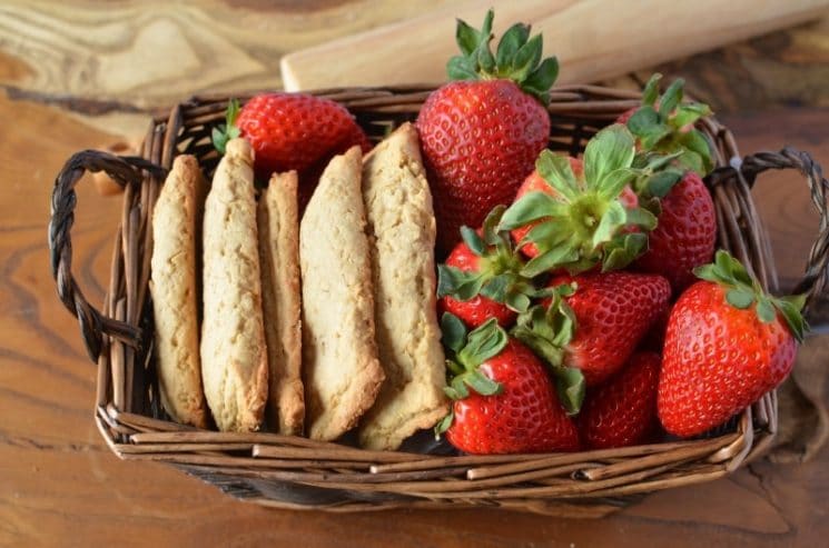 Homemade Strawberry Cereal Bars Recipe. Everyone loves our make at home version of cereal bars!